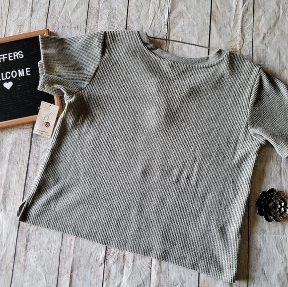💥NWT Grey Vneck Waffle Top✨️ - Picture 6 of 11
